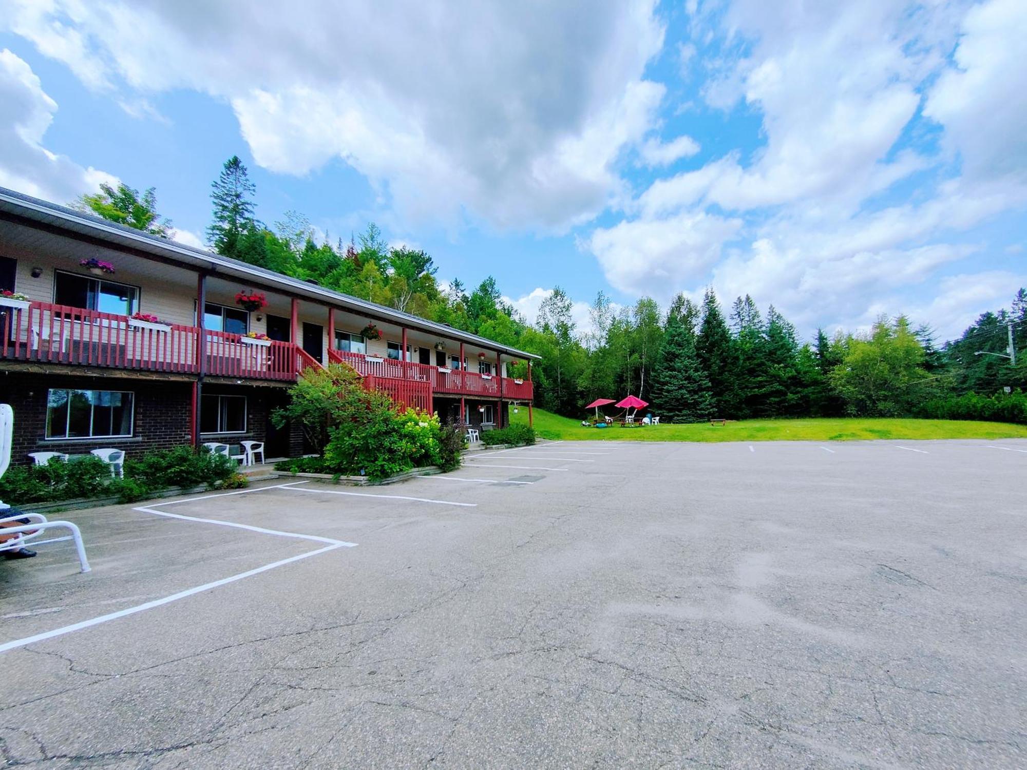 Motel Le Radisson De Val-David Kültér fotó