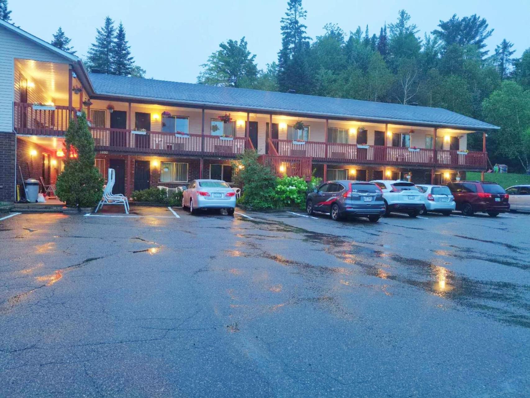 Motel Le Radisson De Val-David Kültér fotó